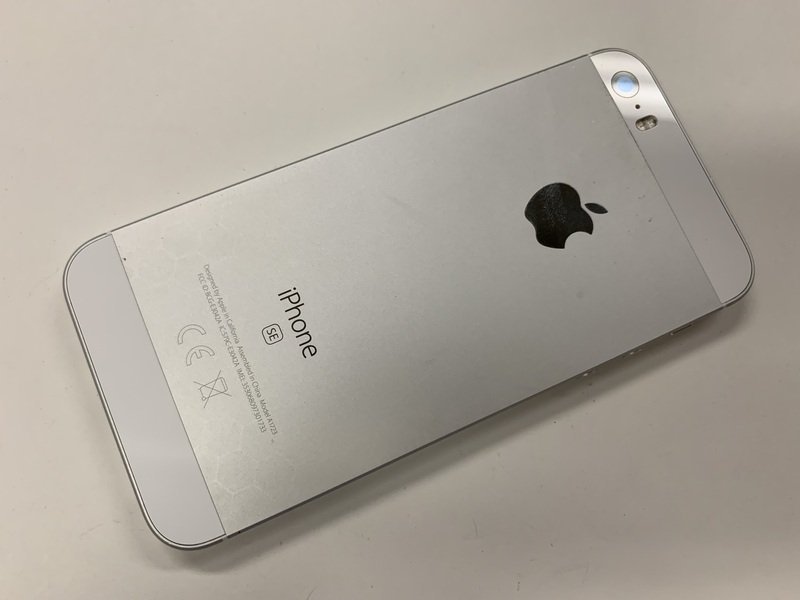 再DL378 SIMフリー iPhoneSE 第1世代 シルバー 32GB ジャンク ロックOFF_画像2