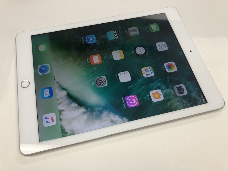 再CL812 docomo iPad 第5世代 Wi-Fi+Cellular 32GB シルバー 判定○ ジャンク ロックOFF