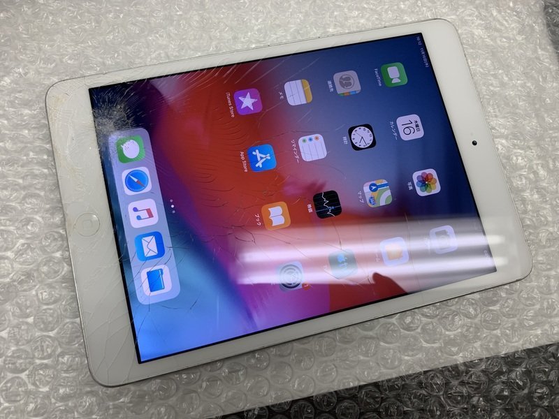 DX546 iPad mini 第2世代 Wi-Fiモデル A1489 シルバー 16GB ジャンク ロックOFF_画像1