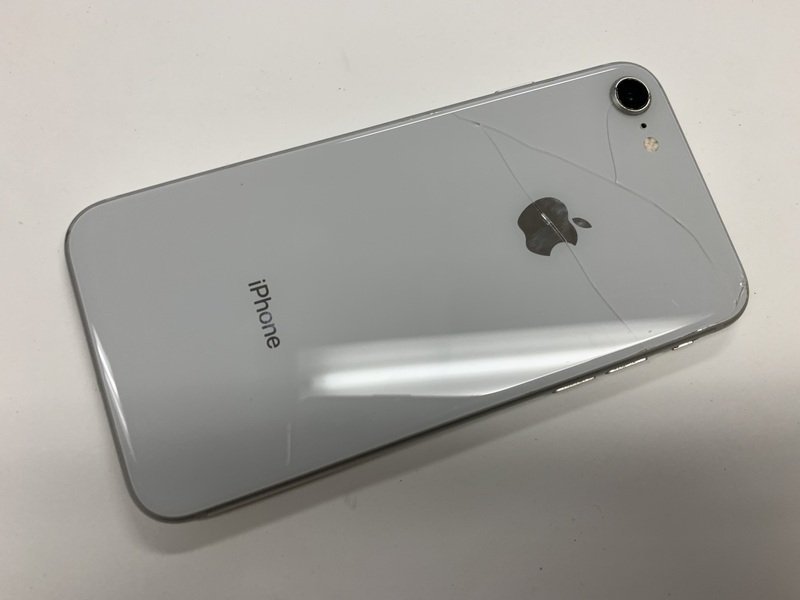 DR832 SIMフリー iPhone8 シルバー 256GB ジャンク ロックOFF_画像2