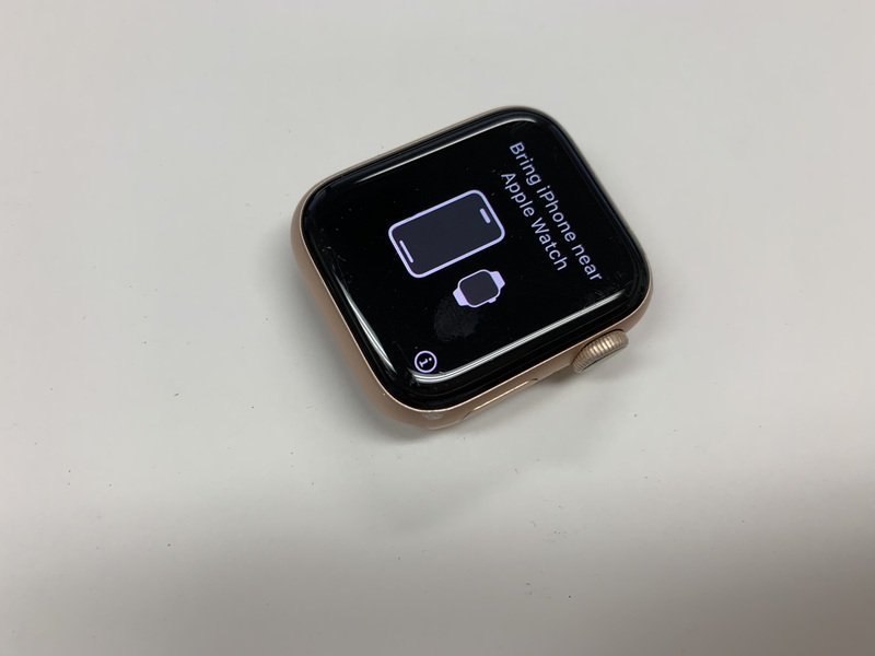 DV937 Apple Watch Series 4 GPSモデル 40mm ゴールド アルミ