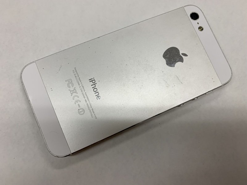 JB930 au iPhone5 ホワイト 32GB 判定○ ジャンク ロックOFF_画像2