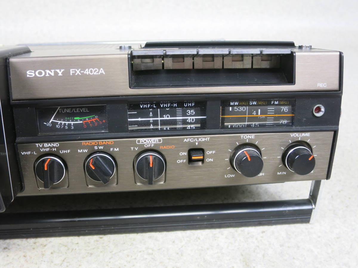 【●】1978年製！ソニー:『 FX-402A』・テレビ/ラジオ/カセットレコーダー//1978！SONY:『FX-402A』・Portable TV/Radio/Cassette Recorder_画像3