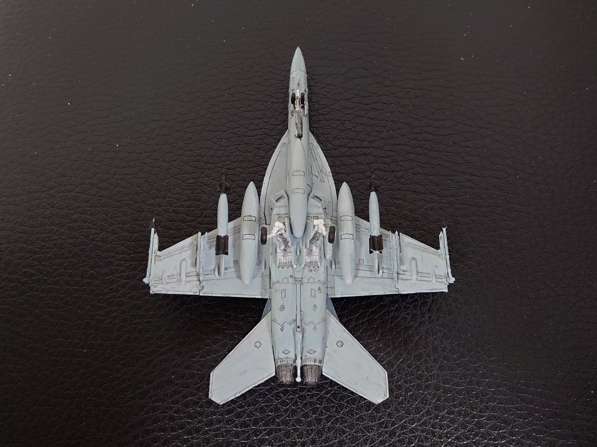 F-18 F/A-18E スーパーホーネット トップガン マーヴェリック ダガースペア ハングマン搭乗機仕様 完成品 1/144 TOPGUN アメリカ海軍 _画像8