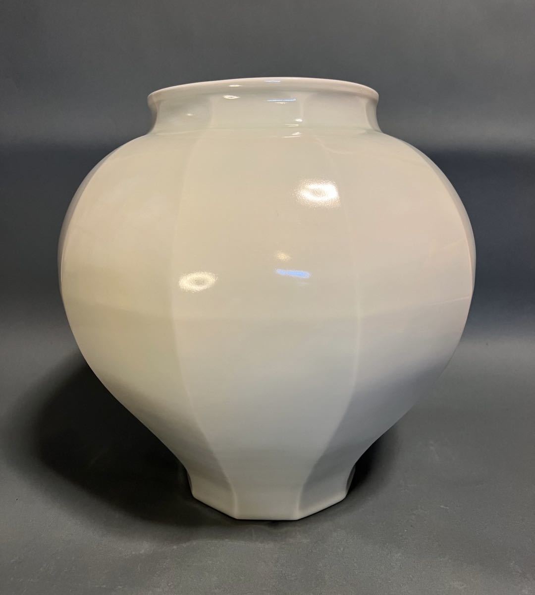 * bamboo middle . white porcelain chamfering . also box .. close wistaria . three *