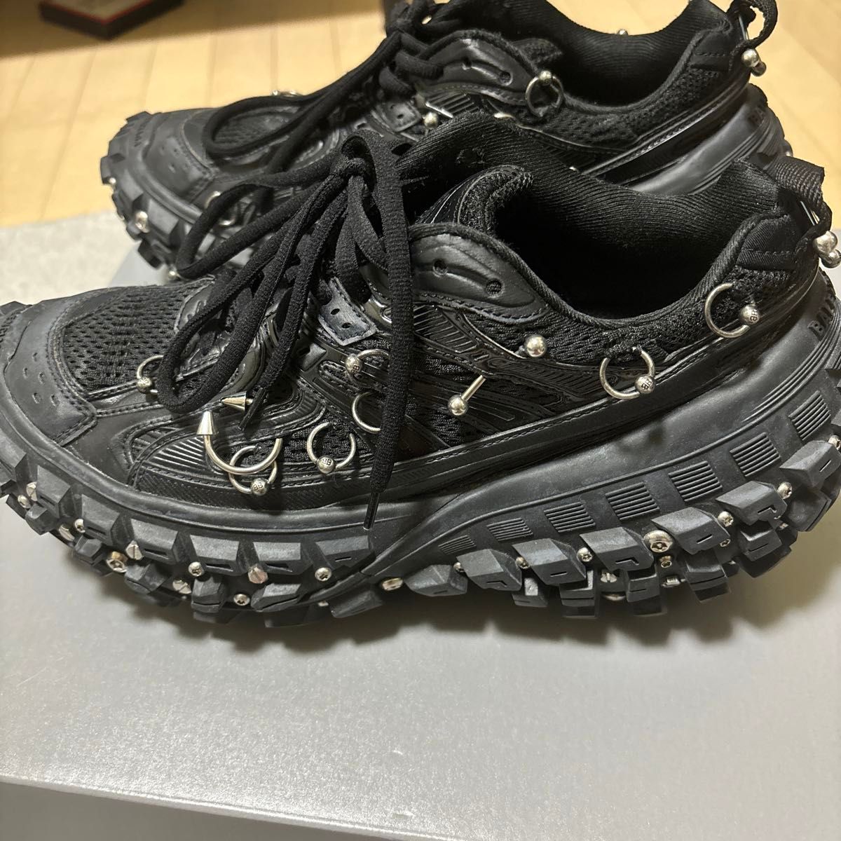 入手不可 BALENCIAGA Bouncer ピアス加工 スニーカー 入手不可 BALENCIAGA Bouncer ピアス加工 スニーカー