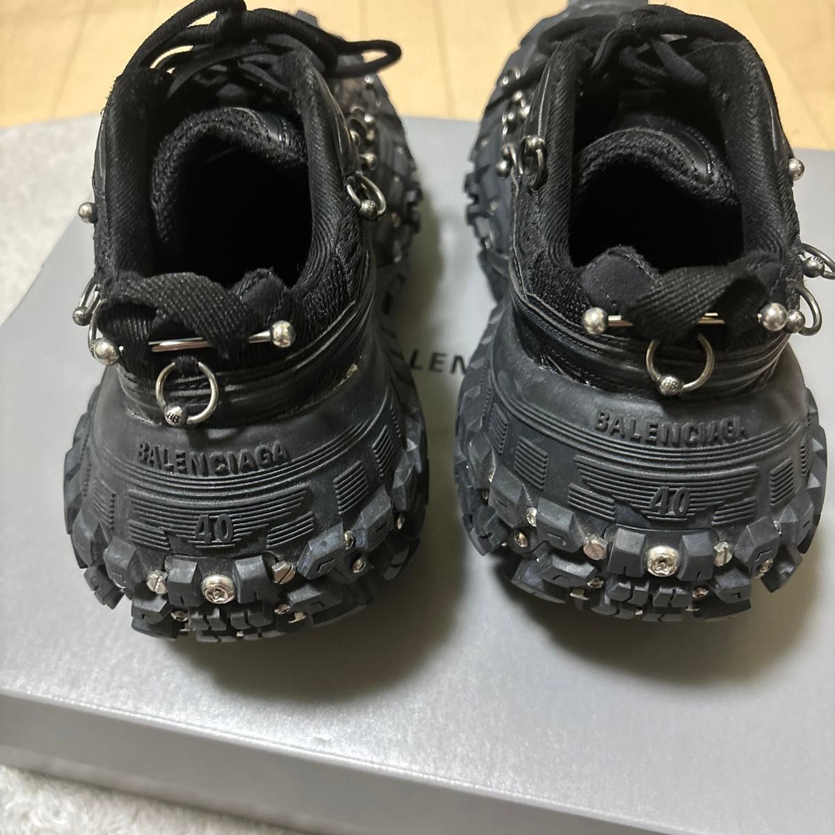 入手不可 BALENCIAGA Bouncer ピアス加工 スニーカー 入手不可 BALENCIAGA Bouncer ピアス加工 スニーカー