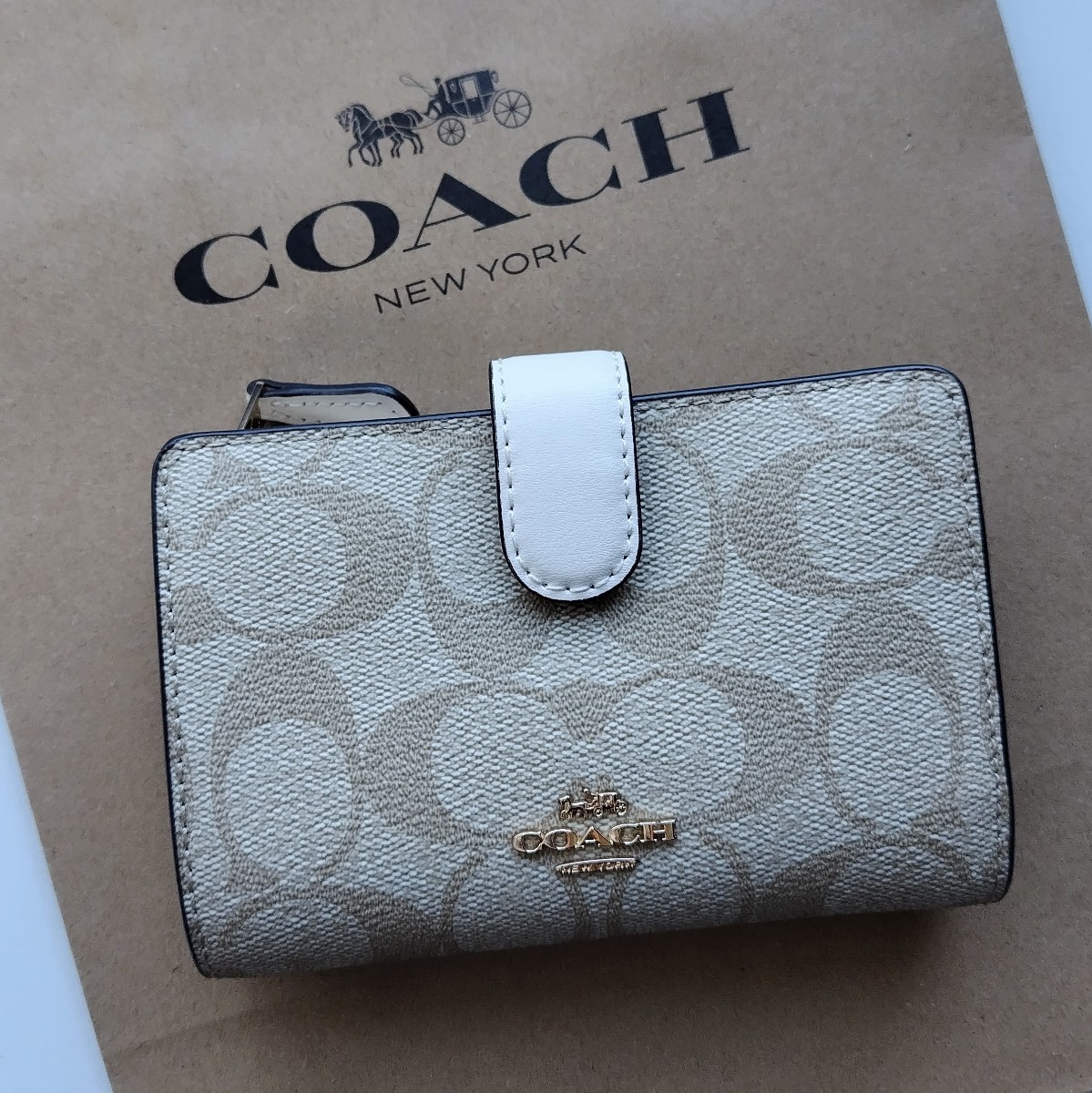 新品】COACH コーチ 二つ折り財布 シグネチャー ライトカーキ チョーク