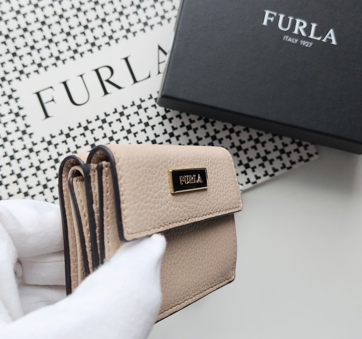 新品】 FURLA BABYLON 三つ折り財布 ベージュ コンパクト｜Yahoo