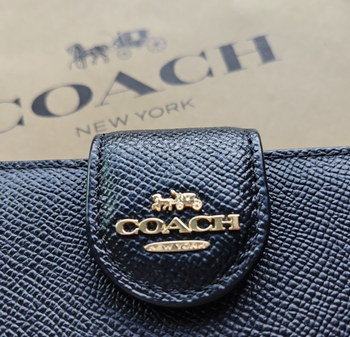 【新品】コーチ　COACH 新作　二つ折り財布　ブラック_画像7