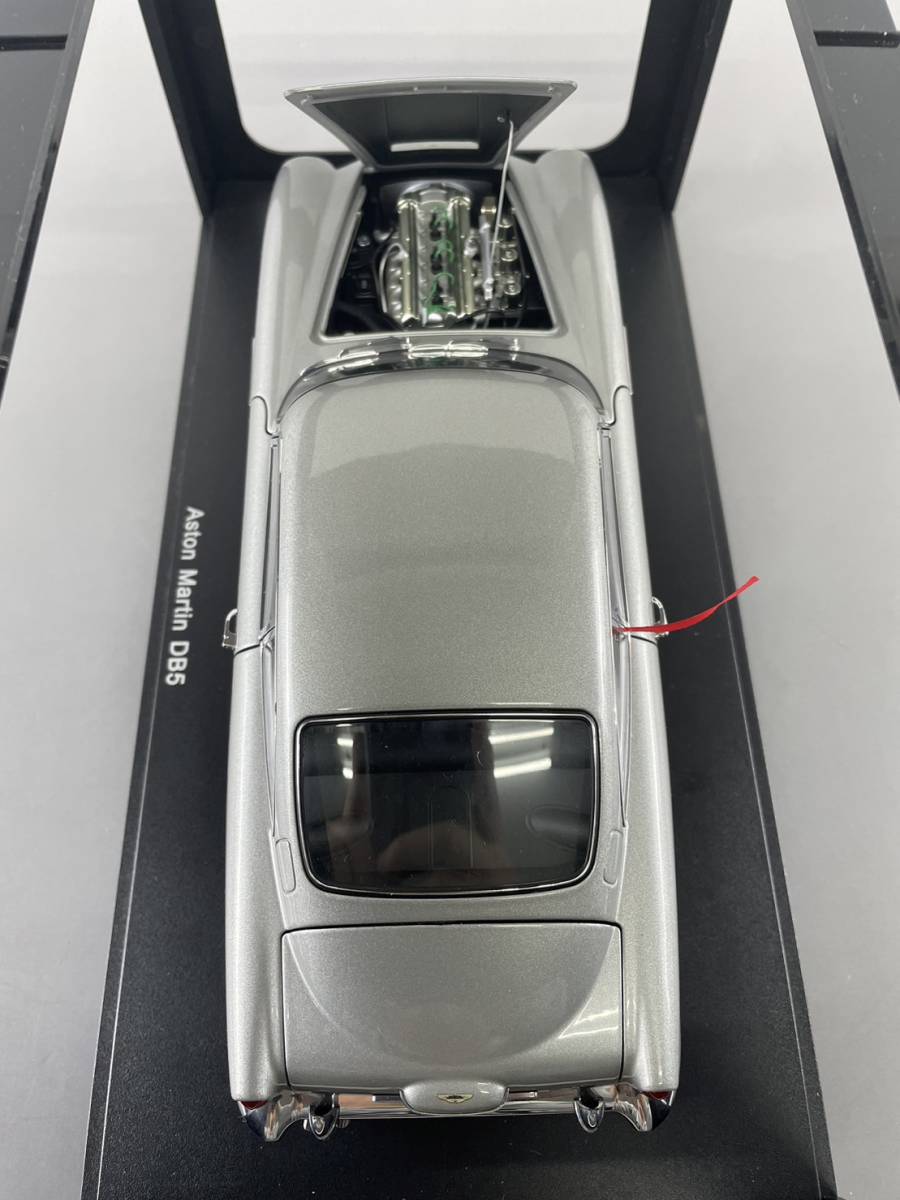 (C4)マニア必見！★AUTOart MILLENNIUM Aston Martin DB５ 1/18★アストンマーティン ミニカー 乗用車 クラッシックカー★綺麗です！_画像8