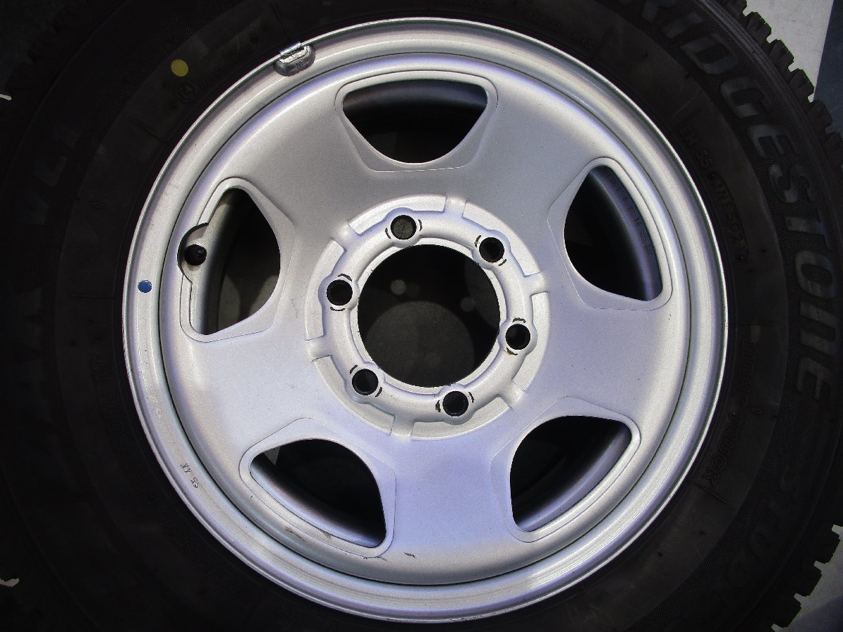 200系ハイエース 装着品 21年製 中古 スタッドレス 195/80R15 ブリヂストン ブリザック VL2 中古 15インチ アルミ 6J+不明 6H139.7_画像4