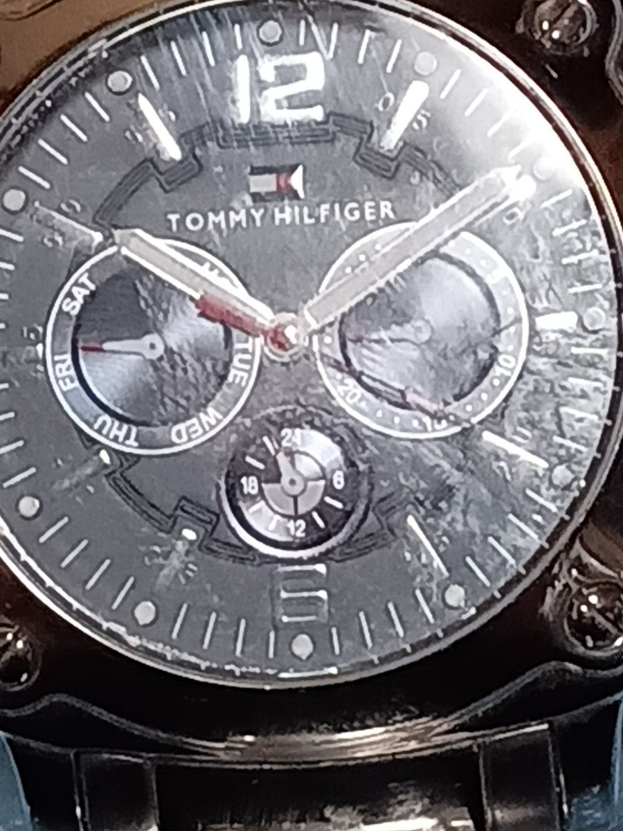 TOMMY HILFIGERトミーヒルフィガー　腕時計　デイトナ　電池交換必要