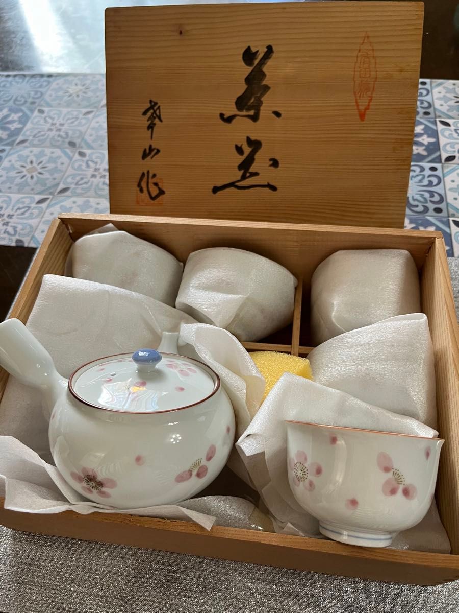 【新品】有田焼　幸山作　桜茶器揃　急須と湯呑5客セット　