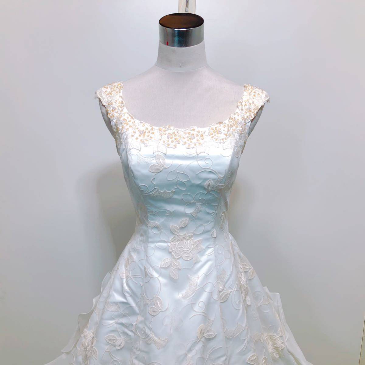 93【中古】Wedding Dress COLOR DRESS ウェディングドレス カラードレス FX312 オフホワイト 7-11T フラワモチーフ 刺繍 ビジュー 現状品_画像3