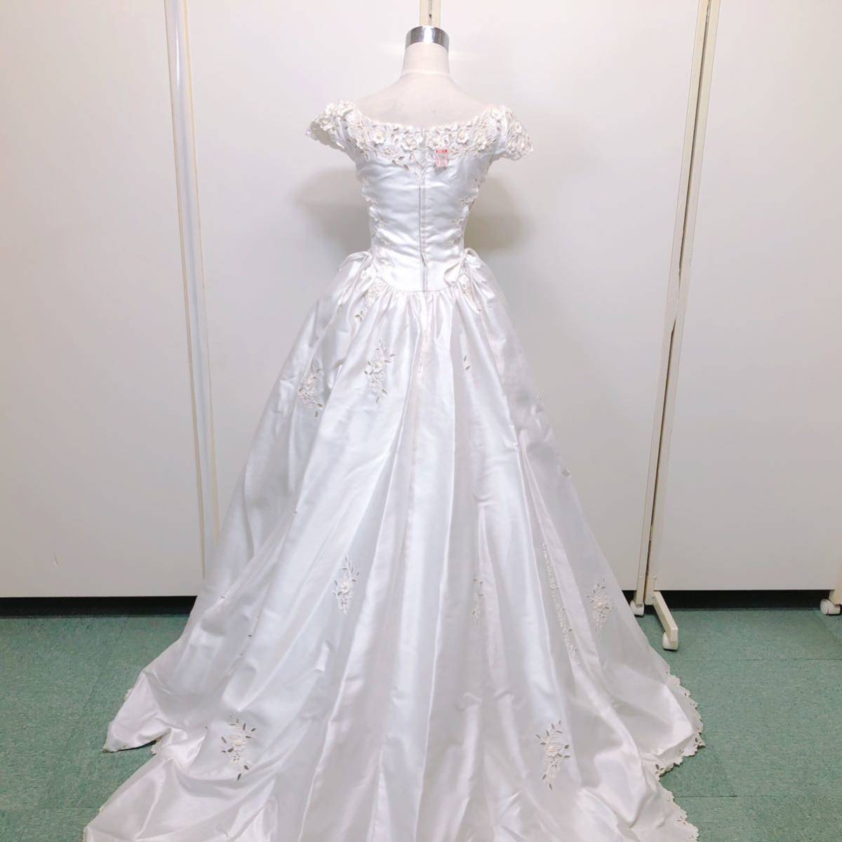40【中古】Wedding Dress COLOR DRESS ウェディングドレス カラードレス FV837 オフホワイト 9T フラワーモチーフ 刺繍 パール 現状品_画像5