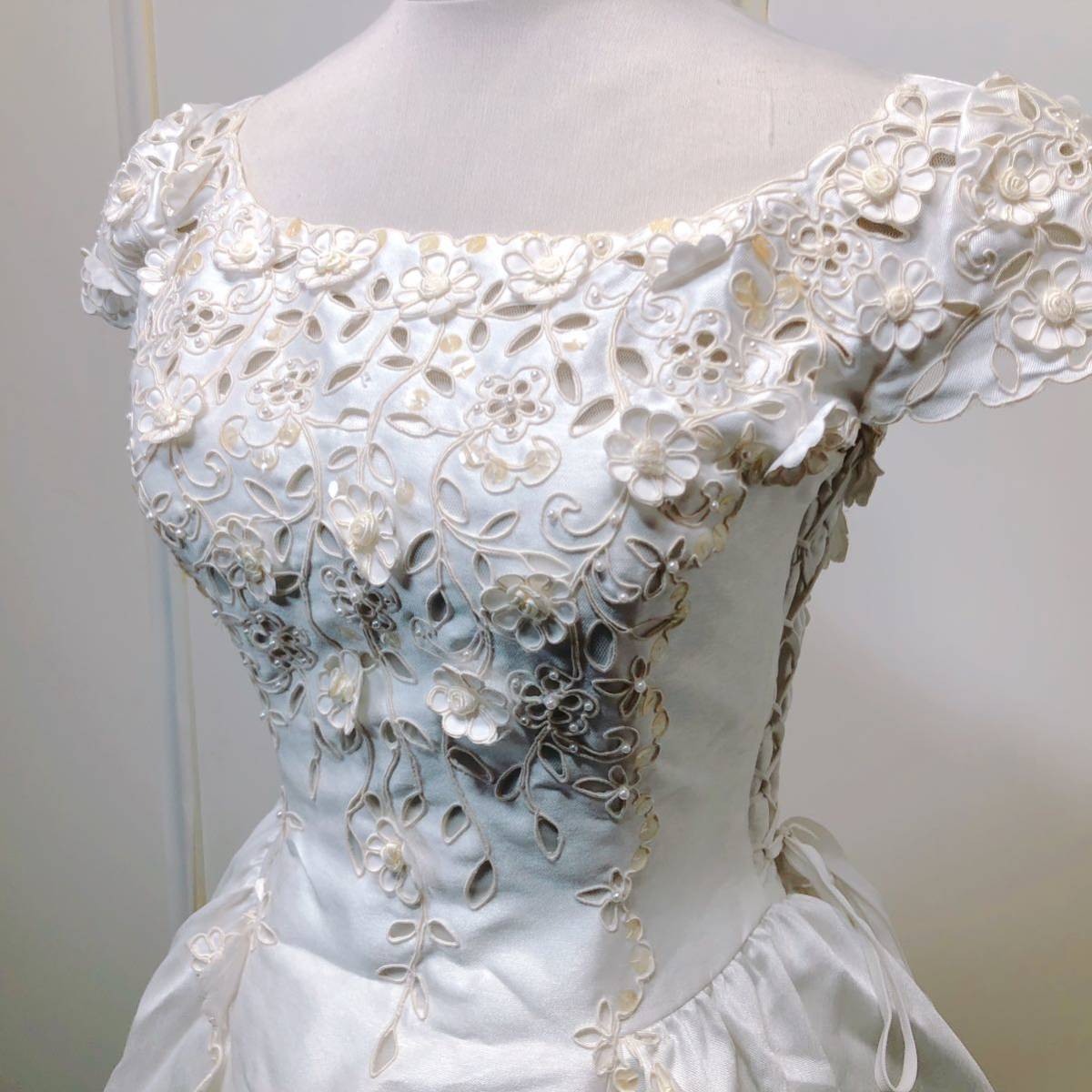 40【中古】Wedding Dress COLOR DRESS ウェディングドレス カラードレス FV837 オフホワイト 9T フラワーモチーフ 刺繍 パール 現状品_画像2