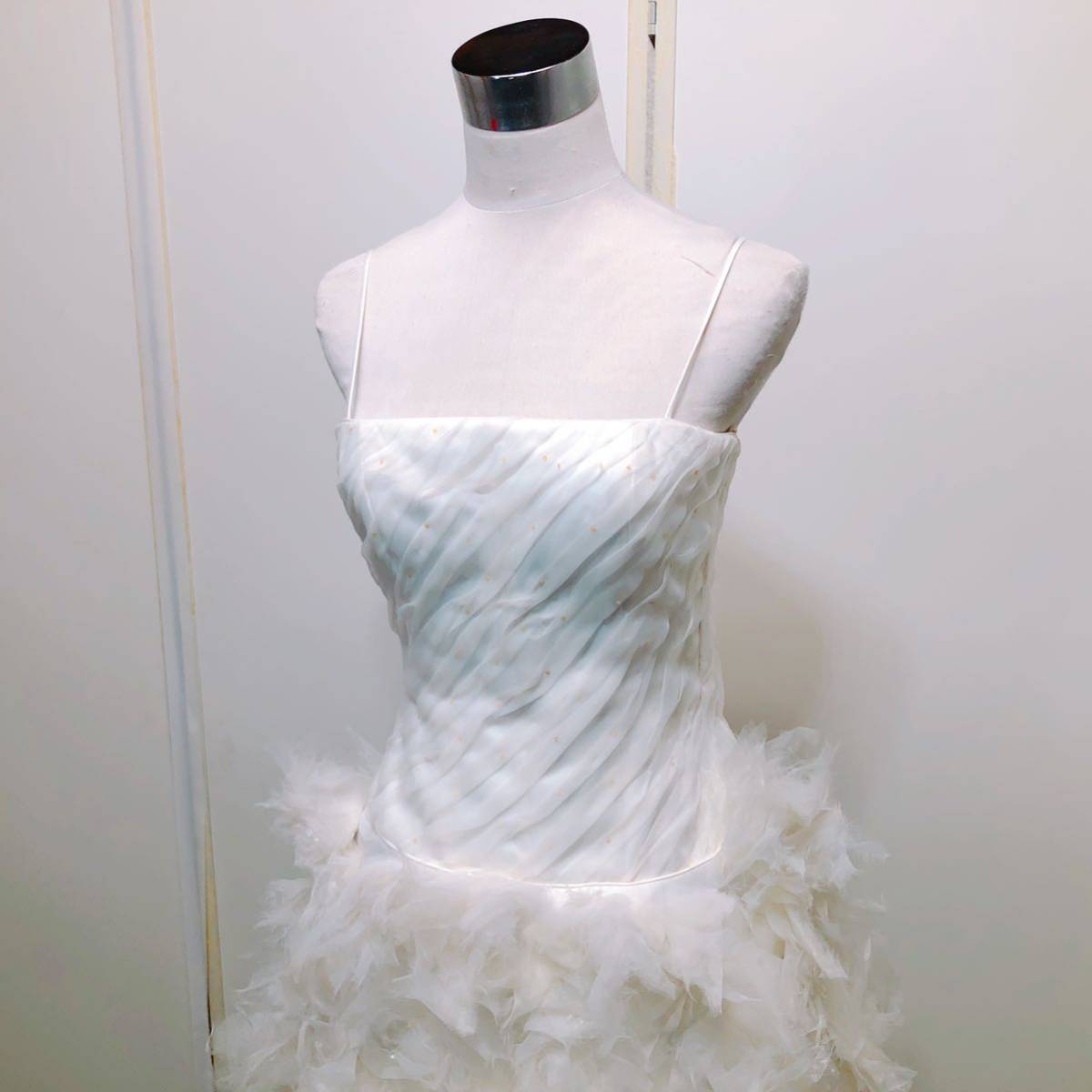 125【中古】Wedding Dress COLOR DRESS ウェディングドレス カラードレス FX677 オフホワイト 9-13T シンプル フリル ビジュー 現状品_画像2