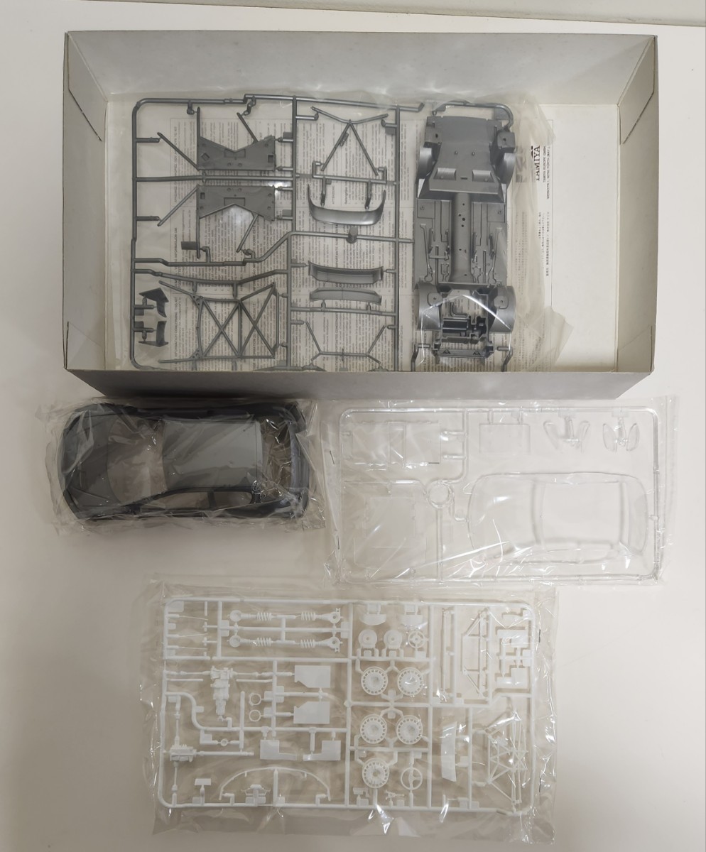 タミヤ1/24　未組立　同梱可　プジョー 206 WRC 2002 ウィナー仕様 人形2体付き　(スポーツカーシリーズNO.262)_画像8