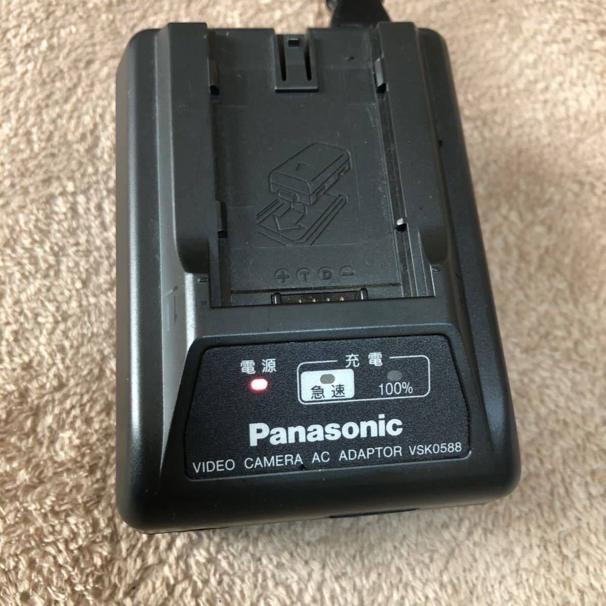 (93) Panasonic VSK0588 バッテリー充電器 通電確認済み　_画像2