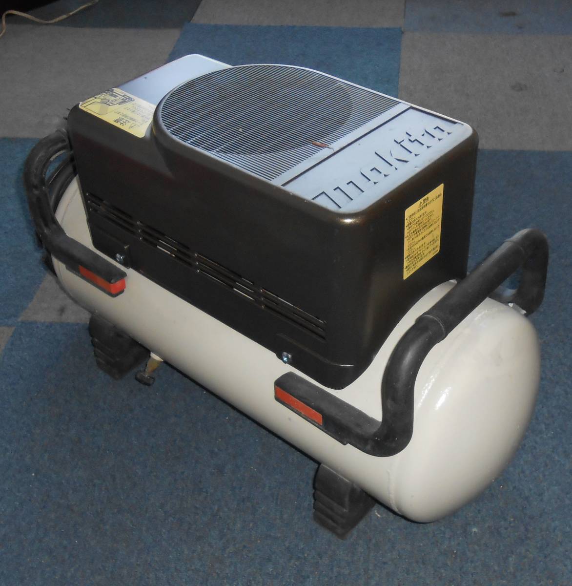 エアーコンプレッサー マキタ 60Hz AC1201 中古品 AC100V 3ヶ月 エアーコンプレッサー マキタ 60Hz AC1201 中古品 AC100V 3ヶ月