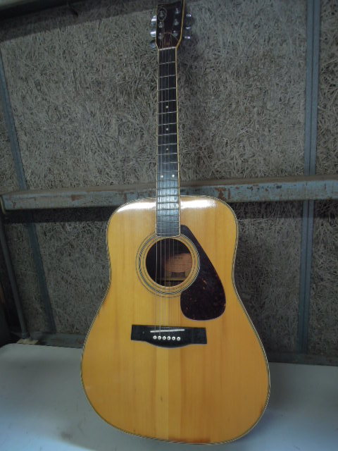 （NR)ヤマハ　アコースティックギター　FG-301　ソフトケース付き　裏面ヒビ割れあり　ジャンク　_画像1
