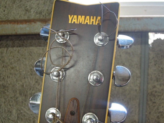 （NR)ヤマハ　アコースティックギター　FG-301　ソフトケース付き　裏面ヒビ割れあり　ジャンク　_画像8