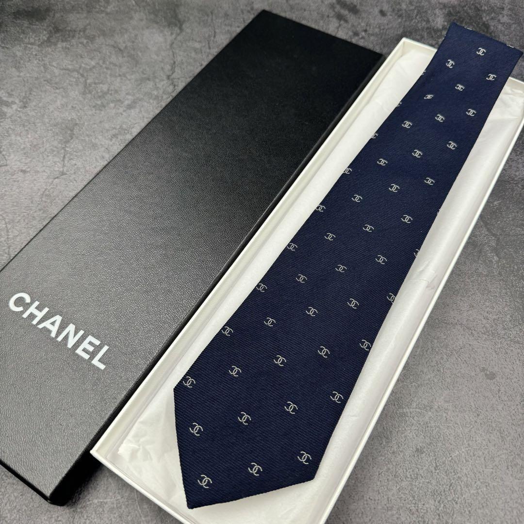 極美品 送料無料 CHANEL シャネル 現行タグ ネクタイ 高級シルク 極美品 送料無料 CHANEL シャネル 現行タグ ネクタイ 高級シルク