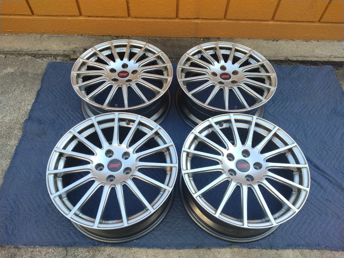 中古ホイール　レボーグSTI　18×7.5J5H/114.3＋55シルバー　4本_画像1