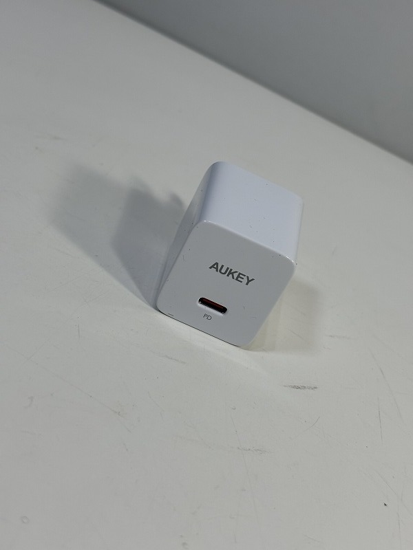 AUKEY PD充電器 20W USB-C 超小型急速充電器 充電器 USED 中古 (R601_画像2