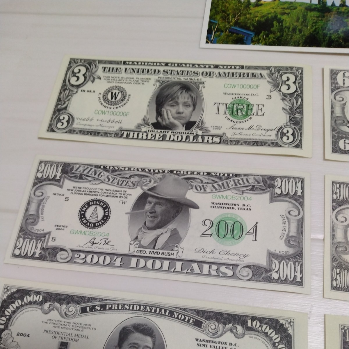 美品　アメリカ　ドル貨幣(おもちゃ)　パロディ紙幣　クリントン・ブッシュ・レーガン・自由の女神など　ハリウッド絵はがき_画像2