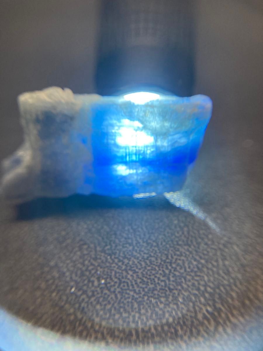 【09】ブラジル産　カイヤナイト　藍晶石　約3.14g 原石　鉱物標本