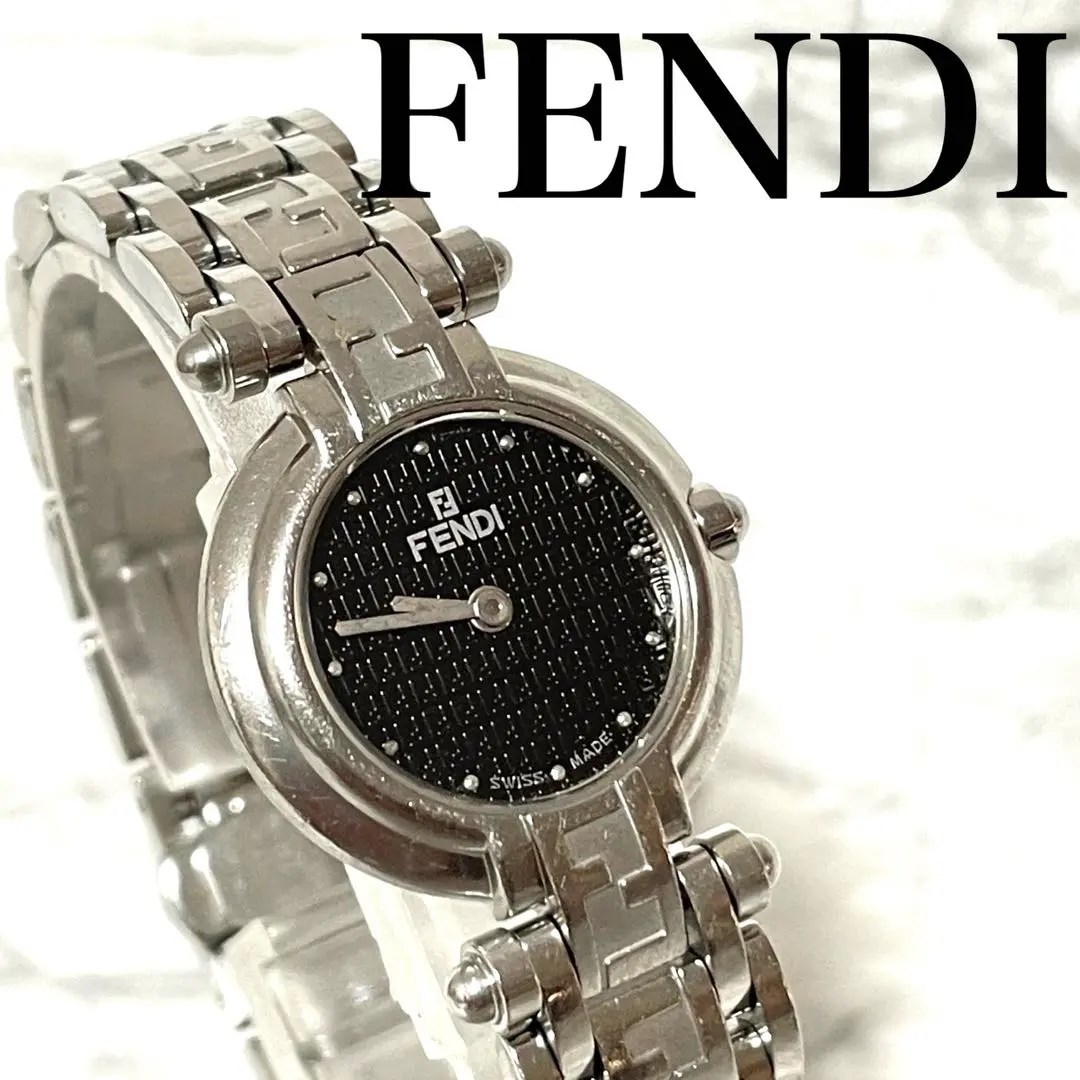 稼動品　FENDI フェンディ　ロゴベゼル　黒文字盤　ラウンド　腕時計