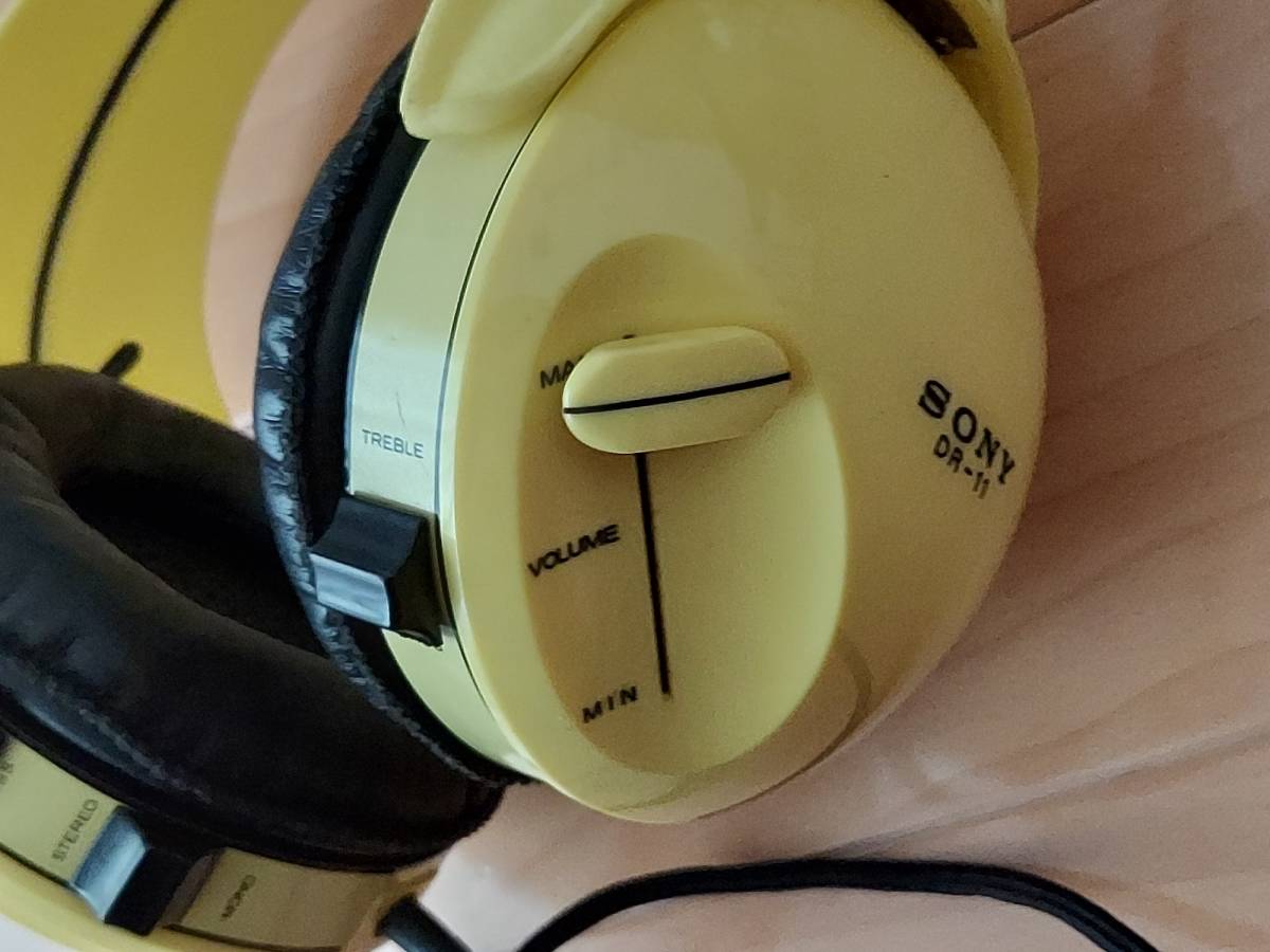 SONY headphone Model DR-11 Yellow[ sound source has confirmed ]