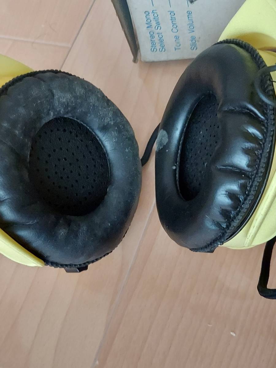 SONY headphone Model DR-11 Yellow[ sound source has confirmed ]