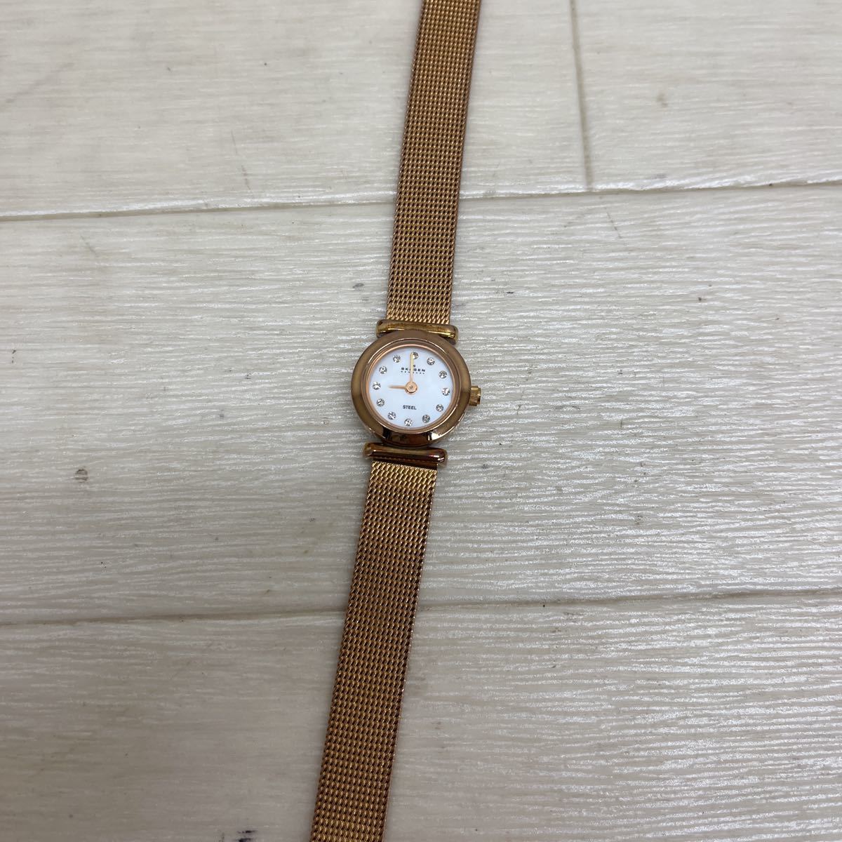 1157◎ 箱付き SKAGEN スカーゲン 小物 時計 腕時計 メタルバンド 2針 ビジュー カジュアル ゴールド レディースの画像2