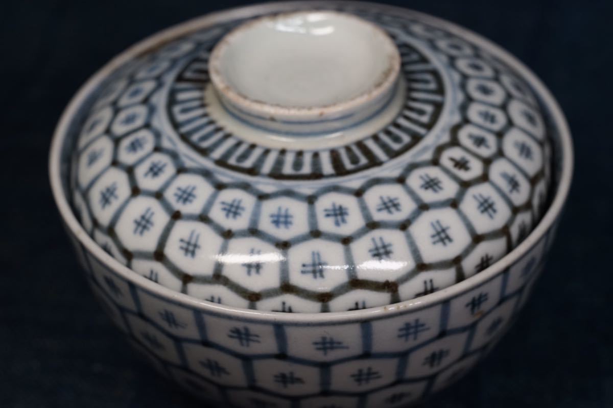 江戸時代18世紀 古伊万里 染付 亀甲文蓋茶碗 和モダンな一品 モダンな骨董品