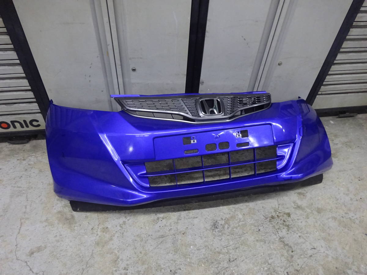 ホンダ フィット 後期 純正 フロントバンパー+フロントグリル ホンダ フィット 後期 純正 フロントバンパー+フロントグリル