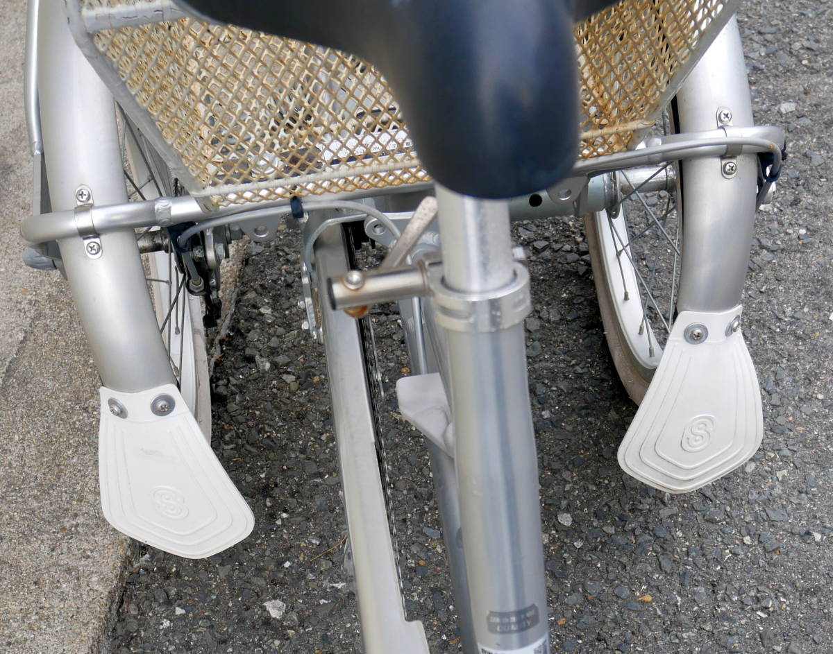 引取歓迎 東大阪(R601-B420)BRIDGSTONE ブリヂストン ワゴン BW10 大人用三輪自転車 前輪18インチ/後輪16インチの画像10
