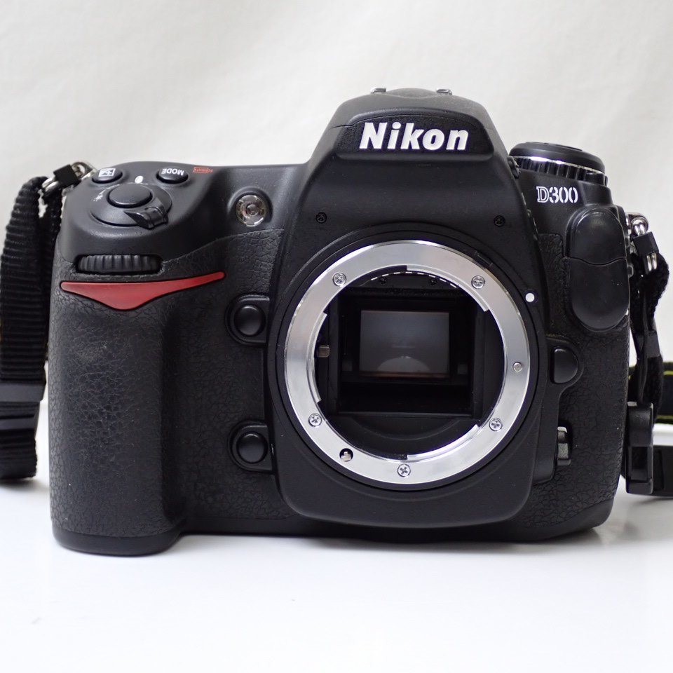 ★Nikon/ニコン D300 デジタル一眼レフカメラ + AF-S DX Zoom Nikkor ED 18-135mm F3.5-5.6G (IF)レンズ/付属品有/ジャンク扱い&1938900138_画像2