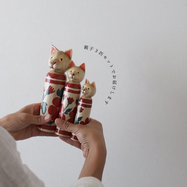 １０００円からスタート　猫一家　３匹セット　anvaiオリジナル　 創作こけし 花模様 ねこけし 　猫 インテリア 縁起物 置物 模様 X52E_画像6