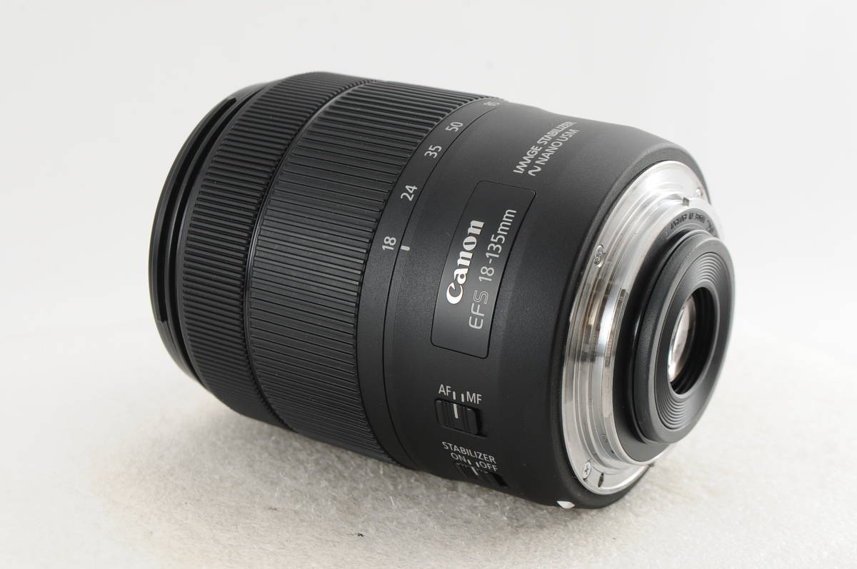 ★新品級★ Canon キヤノン EF-S 18-135mm F3.5-5.6 IS USM 付属品付★清潔感溢れる綺麗な外観! カビ・クモリなし! 細かく動作確認済!_画像8