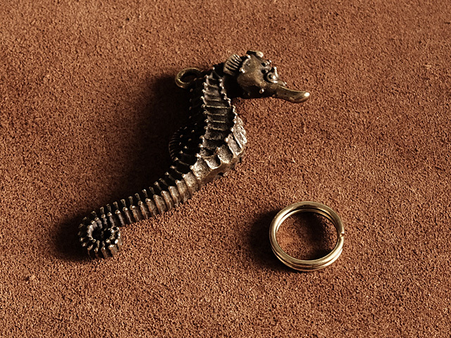  brass seahorse key holder ( Gold ) brass sea horse dragon. dropping .si- hose key ring strap .. thing charm pendant 