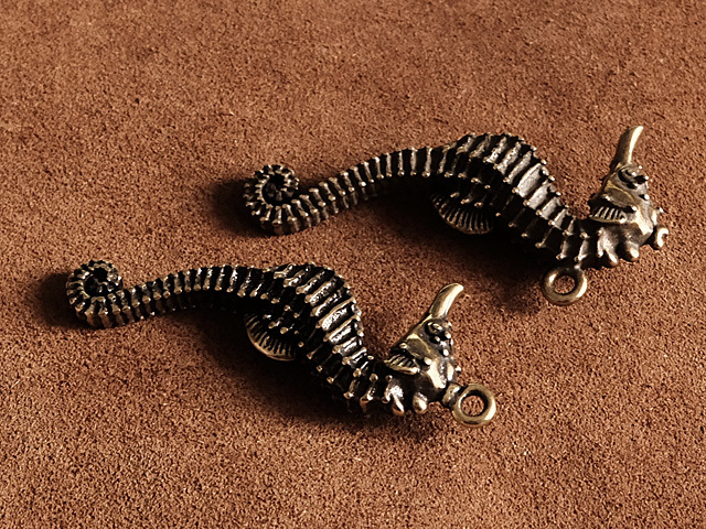  brass seahorse key holder ( Gold ) brass sea horse dragon. dropping .si- hose key ring strap .. thing charm pendant 