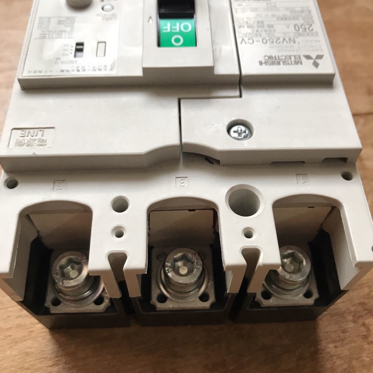 送料無料】 漏電ブレーカ 漏電遮断器 三相 3P 3極 定格250A 三菱 送料無料】 漏電ブレーカ 漏電遮断器 三相 3P 3極 定格250A 三菱