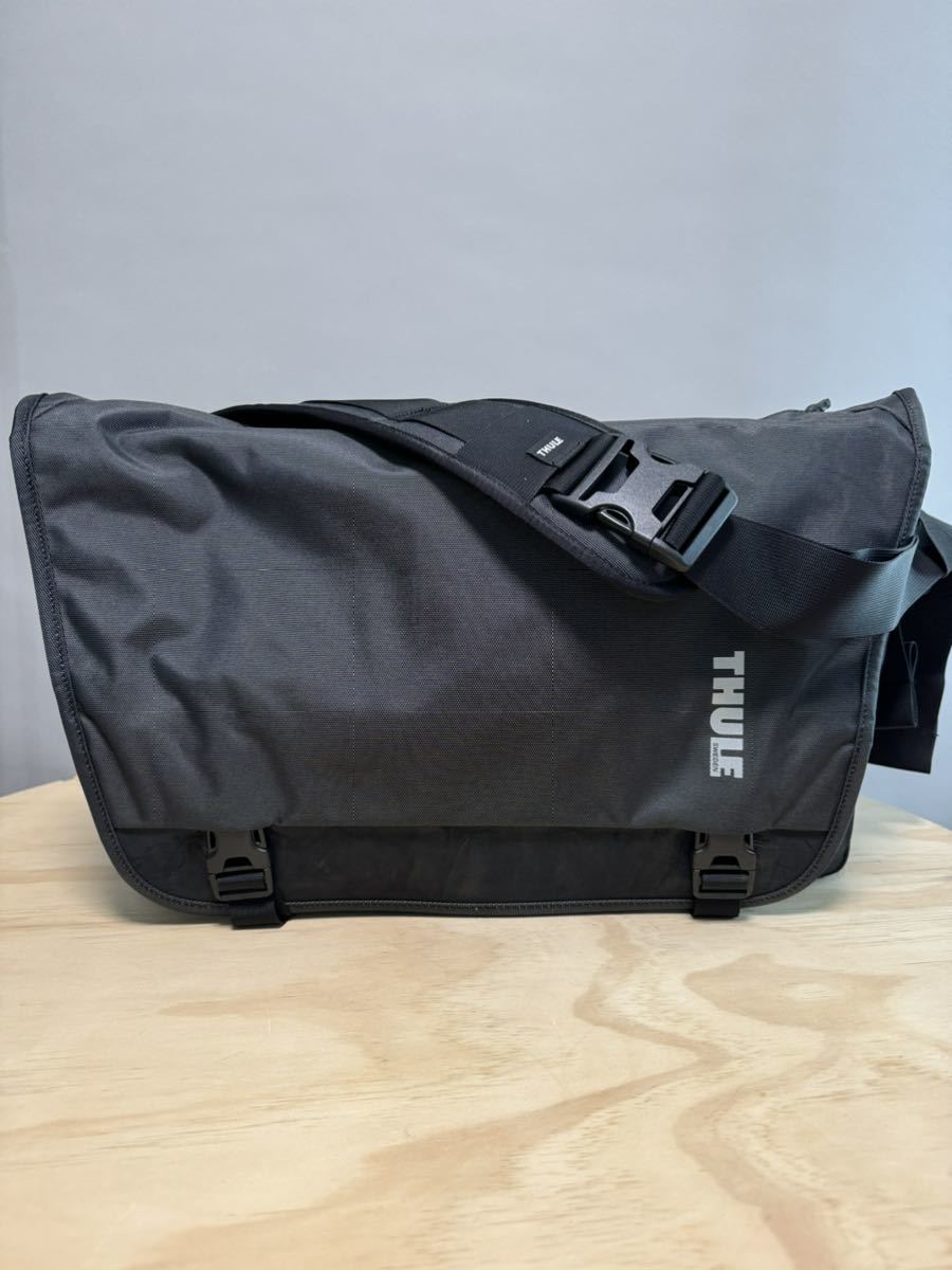 極上美品　送料無料 THULE Covert DSLR Messenger TCDM-101 カメラバッグ ショルダーバッグ メッセンジャーバッグ_画像1