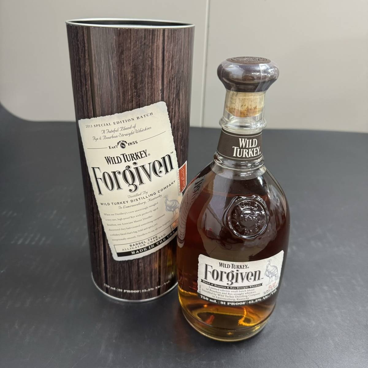 B287370(014)-138/AM5000　酒　WILD TURKEY　Forgjven　Bllend of Bourbon ＆ Rey Strajght Whiskies　45.5%　750ml　ケース付き_画像1