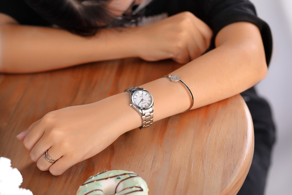 CHENXI レディース 腕時計 新品 正規品 人気品 シルバー ホワイト クォーツ ウォータープルーフ 3針 ： 日常生活防水 プレゼント