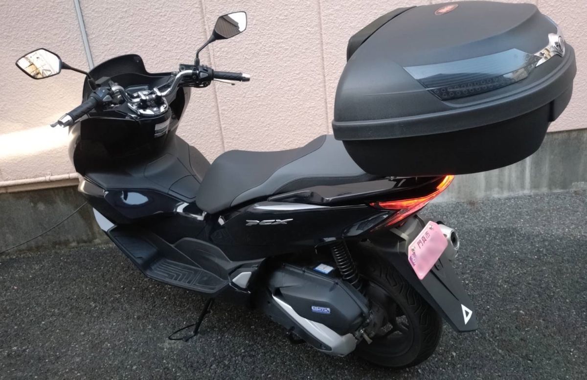 【奈良県大和高田市保管】 ホンダ PCX125 JK05 美車 10900km 黒 2022年式 ワンオーナー 無事故無転倒 ブラック 自賠R8年9月末迄 車体 中古_画像4