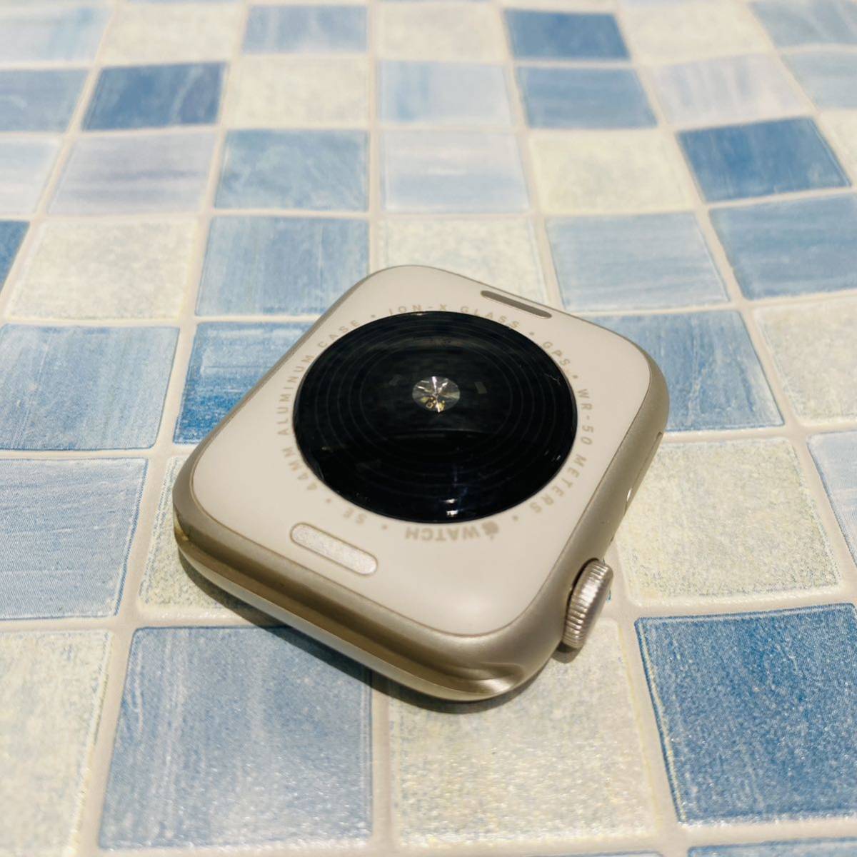 美品 Apple Watch SE2 44mm GPS 電池100% A-490 スターライト 美品 Apple Watch SE2 44mm GPS 電池100% A-490 スターライト